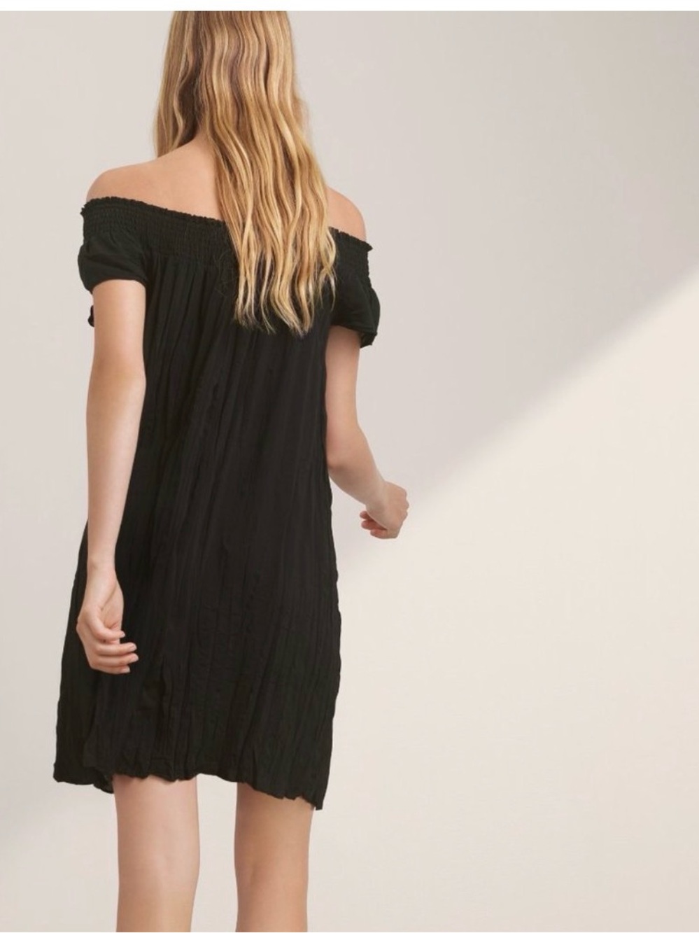 ☀️Aritzia Talula Horatio Mini Dress XS Black Off Shoulder Smocked Rayon Babydoll